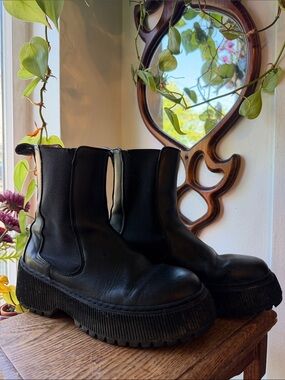 & Other Stories Black Leather Platform Chelsea Boots